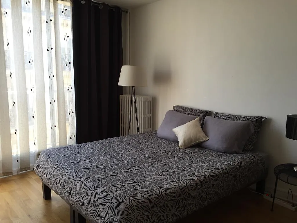 Champs Elysees - Cozy Studio
