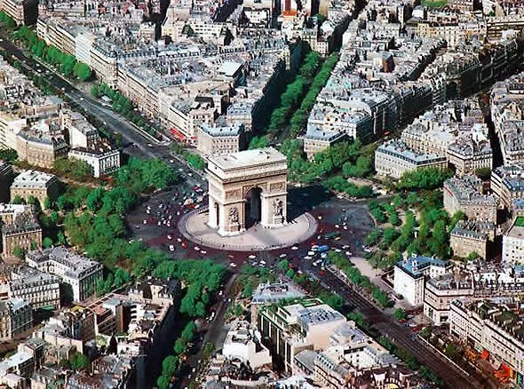 Champs Elysees - Cozy Studio Apartment